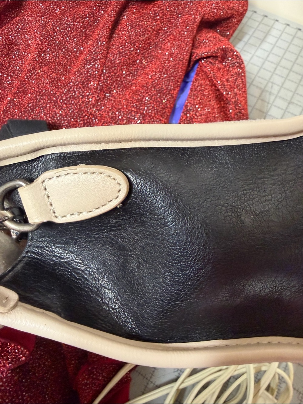 Wrangler Black and Cream Crossbody Tote - Picture 8 of 16